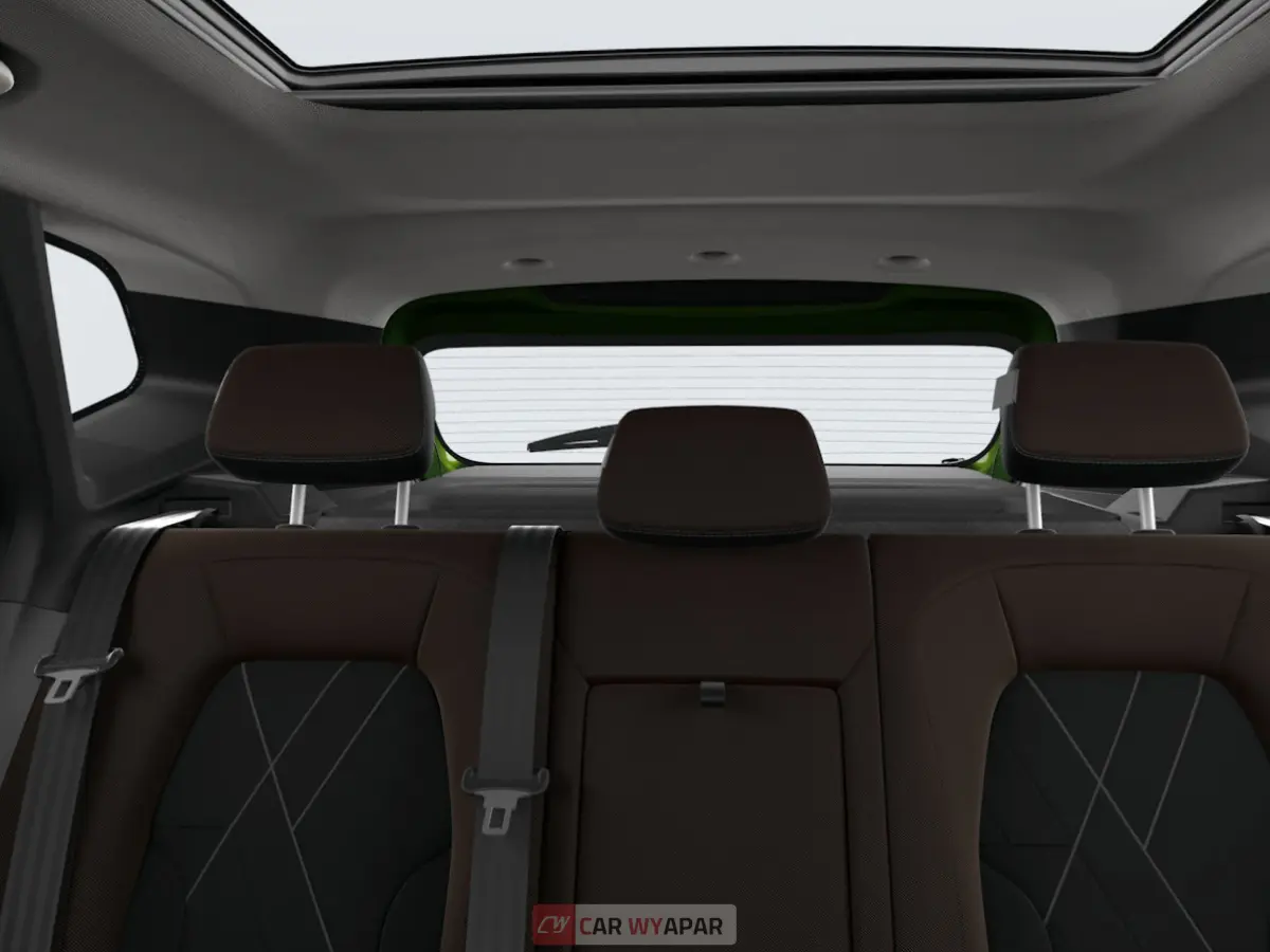 Rear seat perspective of the Duster Techno variant, highlighting the cabin space and adjustable headrests.